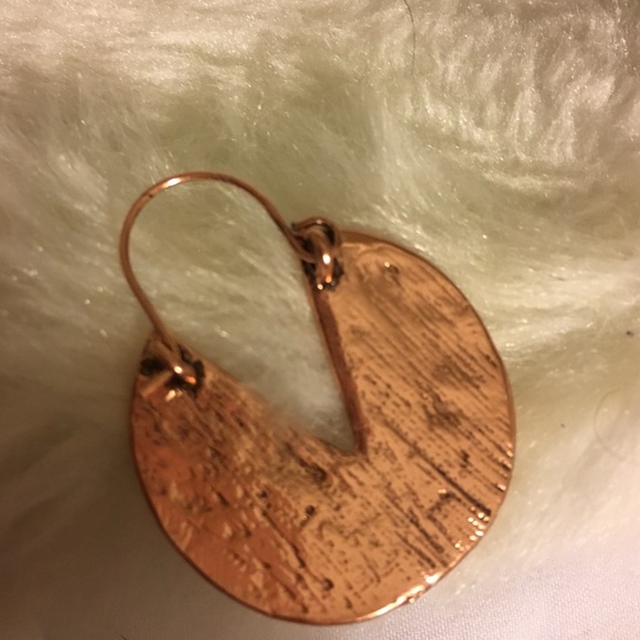 Boho brass drop earrings in copper red - Picture 4 of 5